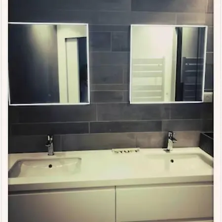 Bastille - Clair Et Idealement Situe * باريس