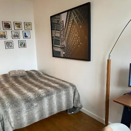 Bastille - Clair Et Idealement Situe * باريس